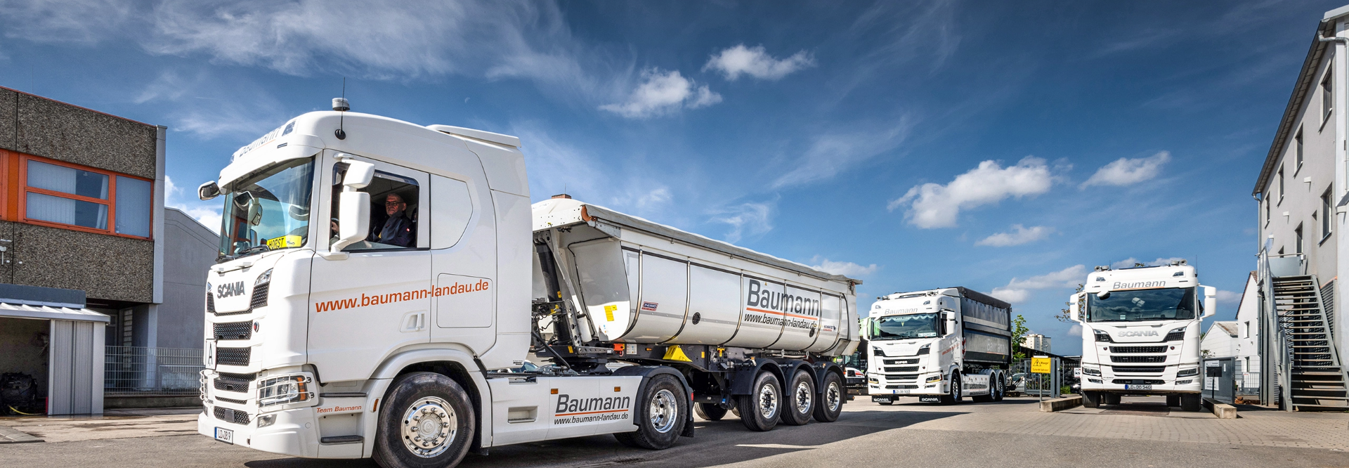 Ein teil unser LKW-Flotte, die für Bautransporte in und um Landau bereitsteht